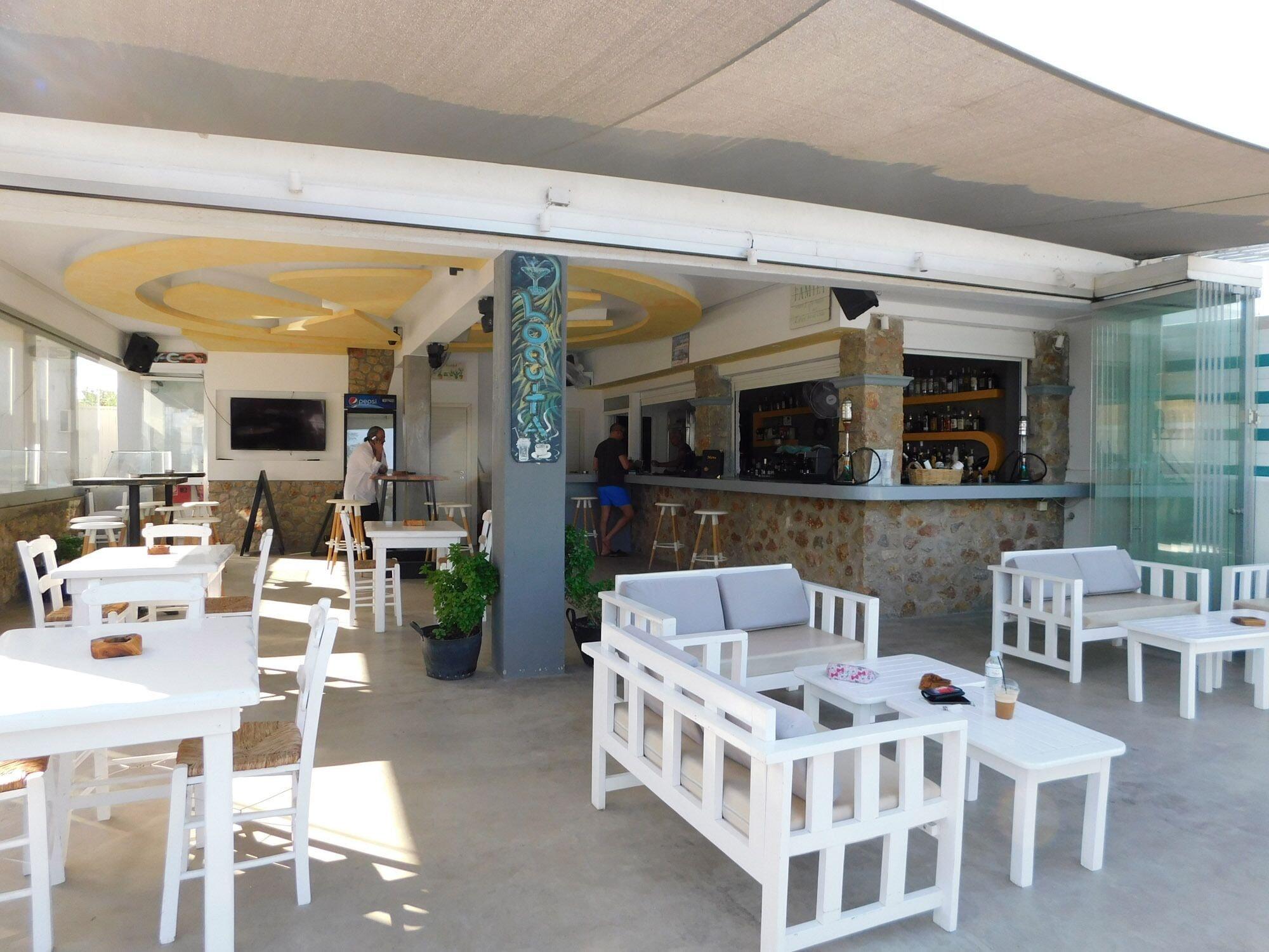 Bar/Salón Paralia Diamond Villa