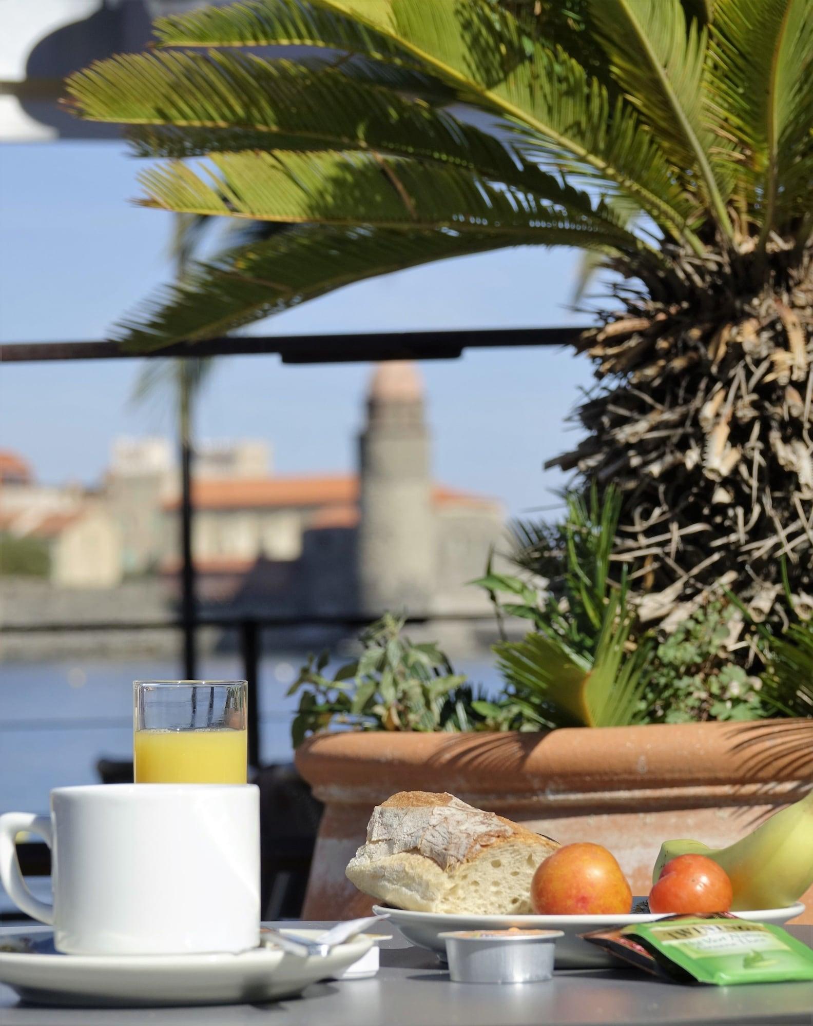 Varios Hôtel Triton