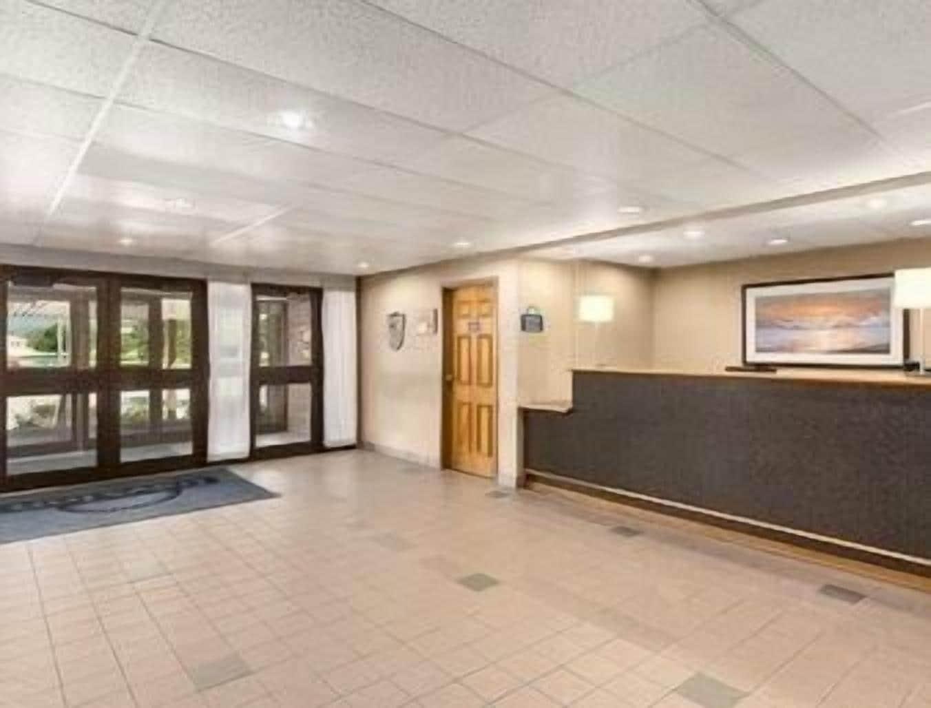 Vista Lobby Days Inn by Wyndham Stephenville