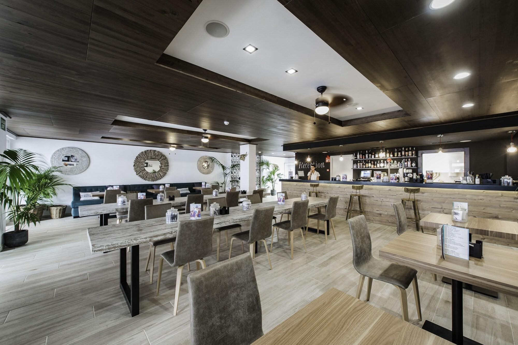 Vista Lobby Aparthotel Vibra Mogambo - Adults Only