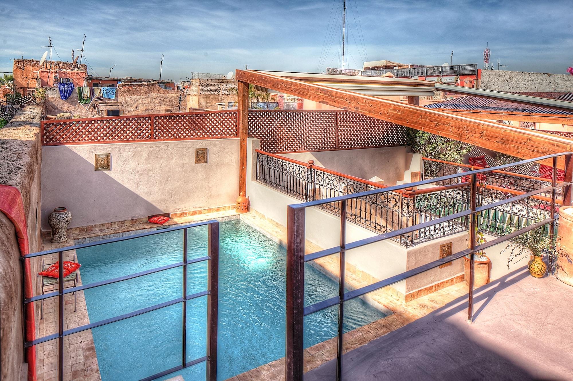 Vista Piscina Hotel Riad Carina