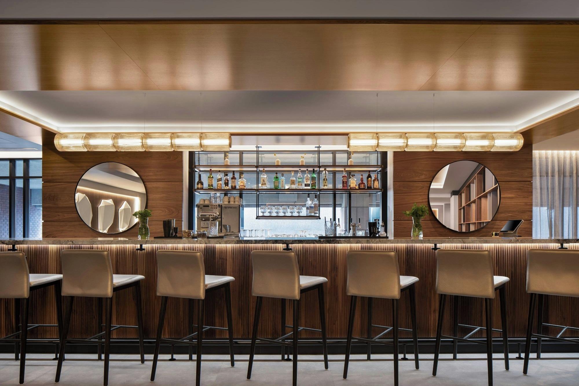 Bar/Salón AC Hotel by Marriott Old Montreal
