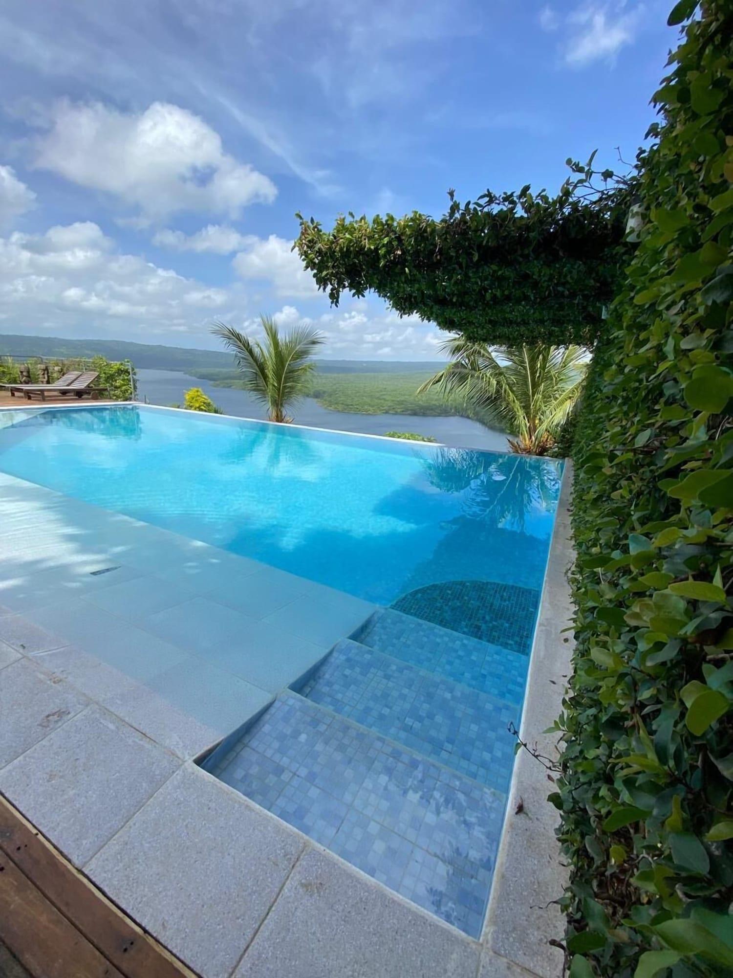 Varios Calalas Lodge