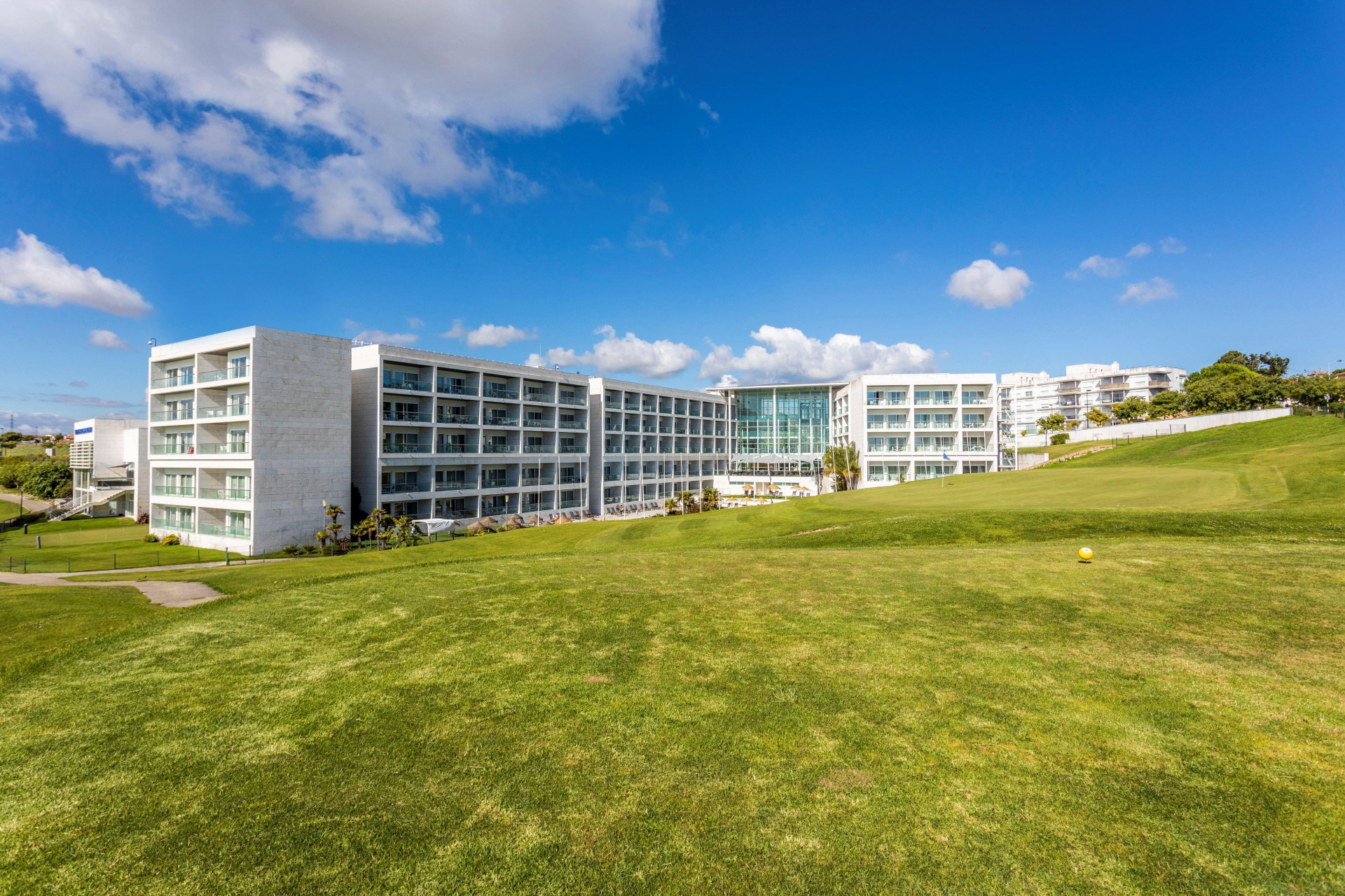 Vista Exterior Crowne Plaza Caparica Lisbon by IHG