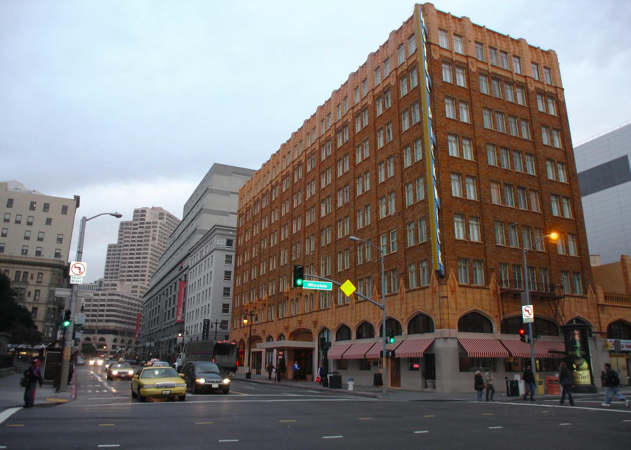 Vista Exterior The Pickwick Hotel
