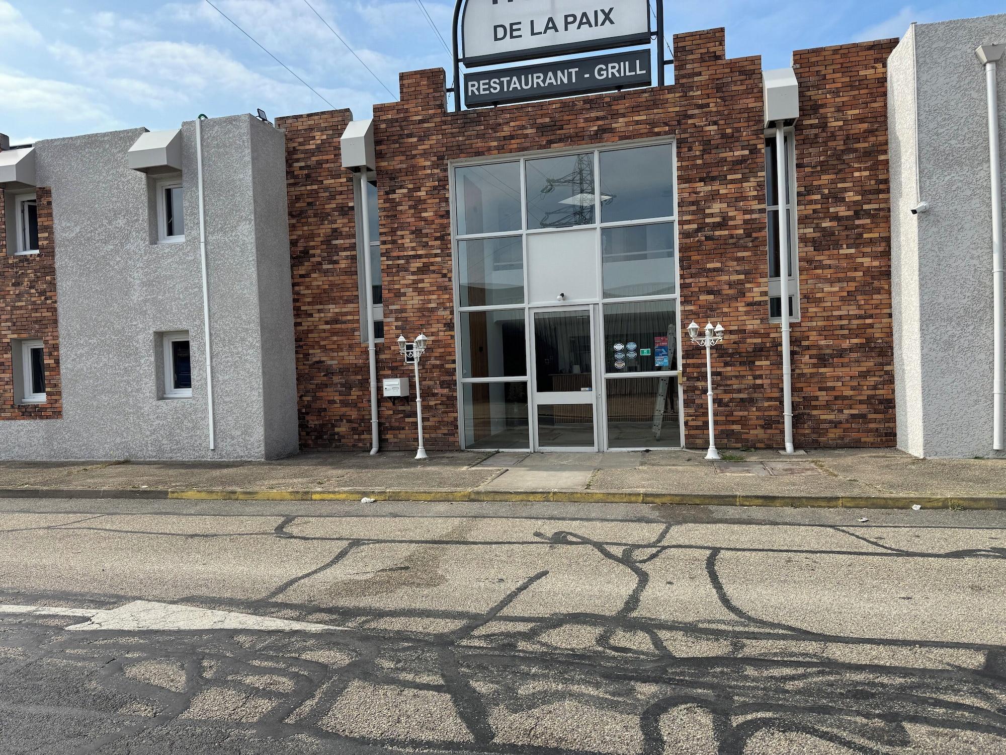 Vista Exterior Hotel de la Paix Lyon Sud Givors