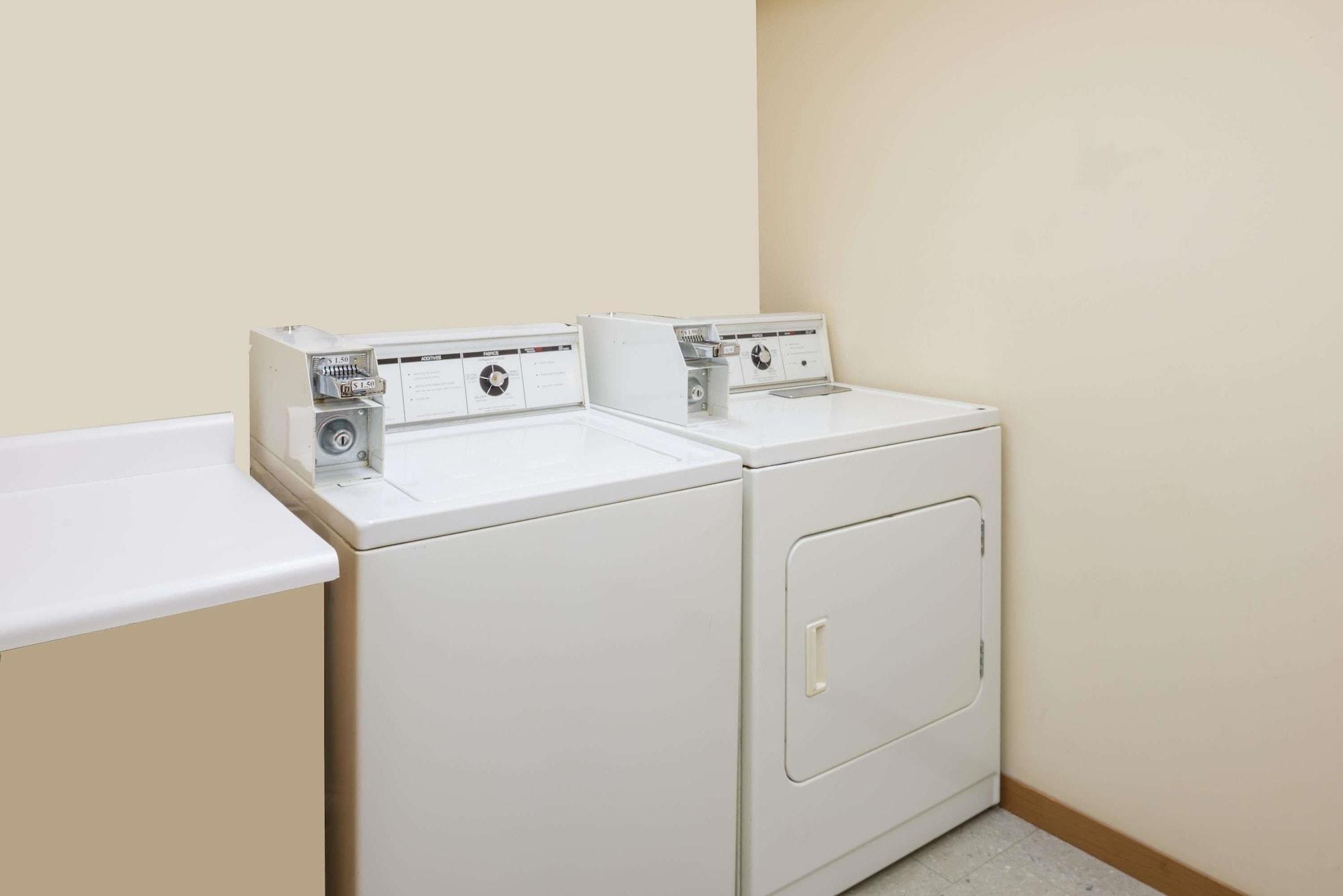 Comodidades del Alojamiento Super 8 by Wyndham Staunton