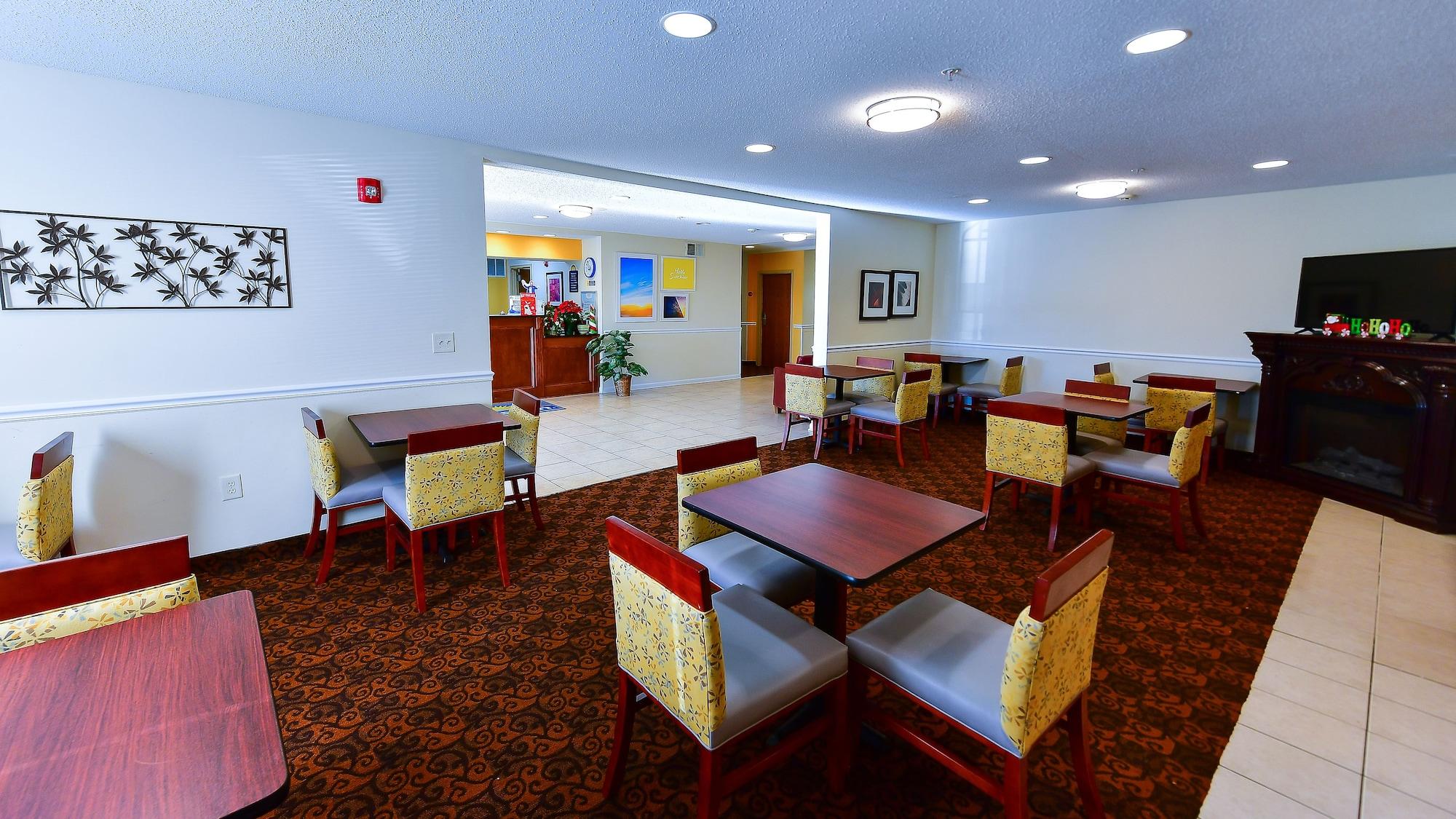 Vista Lobby Days Inn by Wyndham Greensboro NC