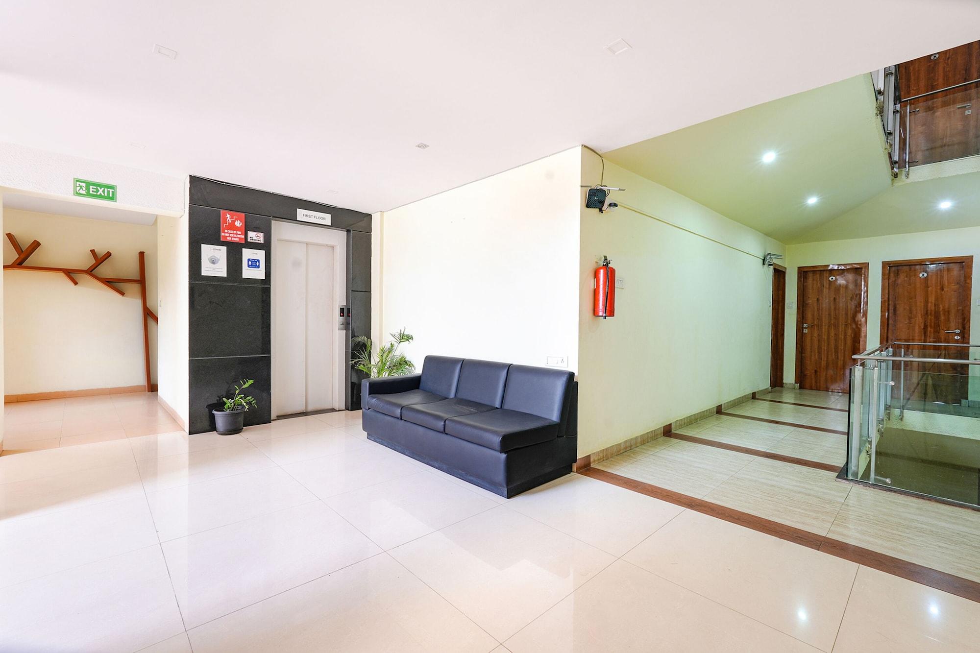 Vista Lobby Fabhotel Cosmo Annora