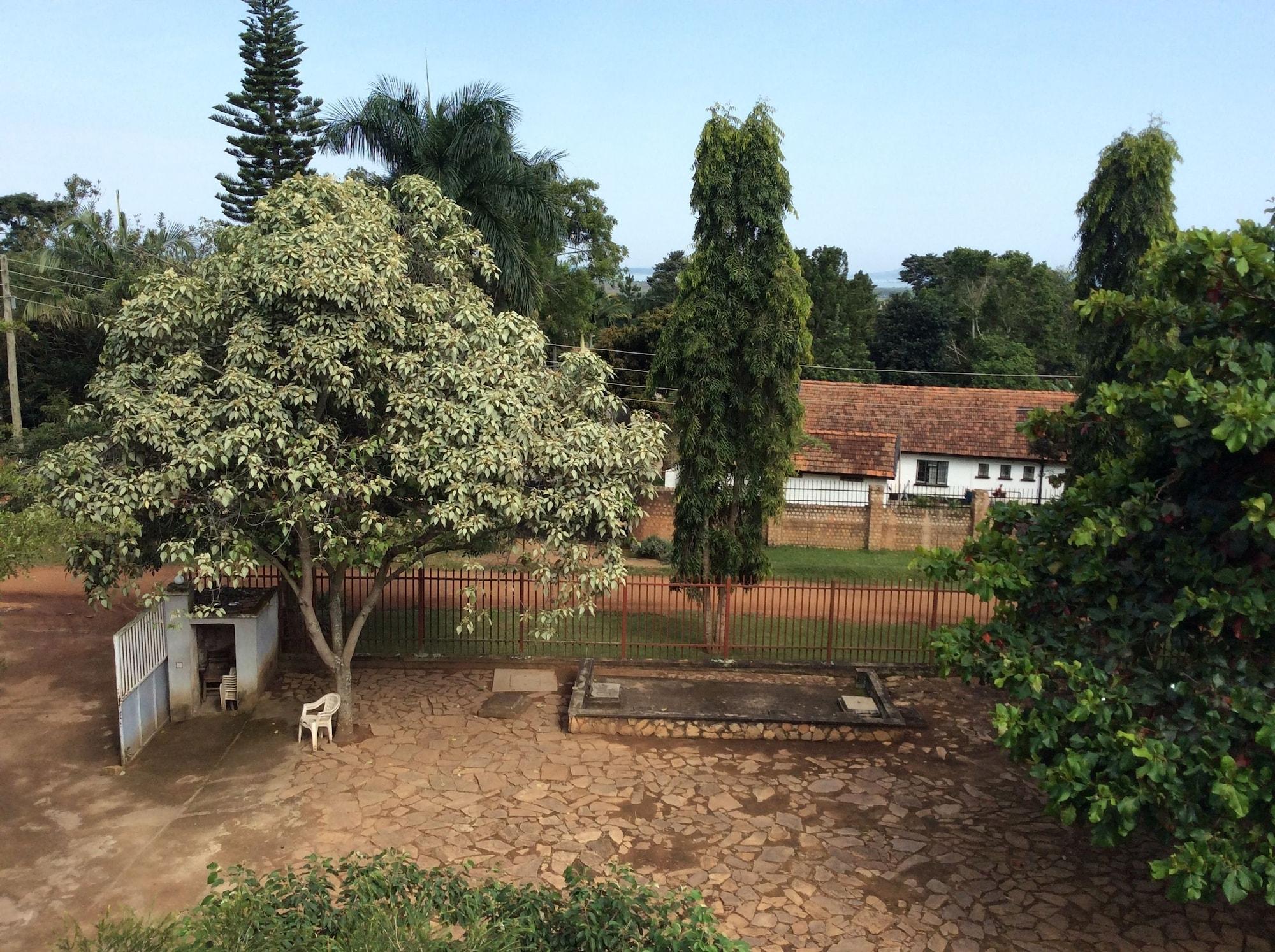 Vista Exterior Skyway Hotel Entebbe