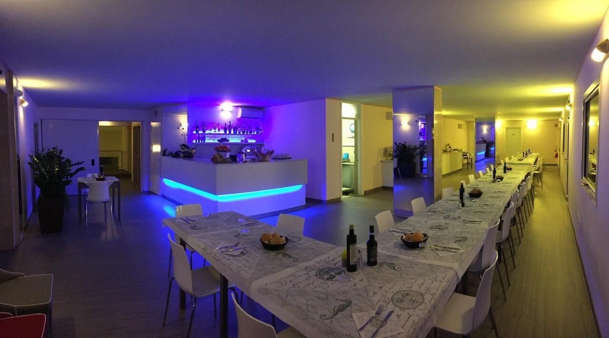 Bar/Salón Hotel Verdi