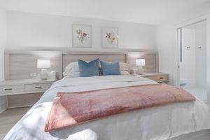 Alquiler Vacacional - A Luxurious Home for Rest and Work.
