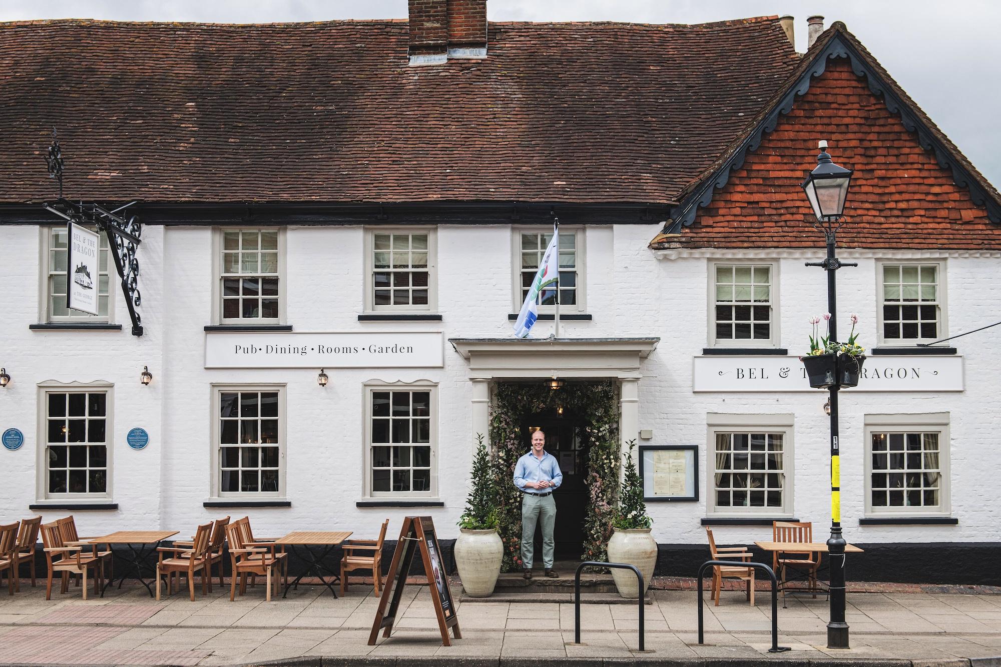 Vista Exterior Bel & The Dragon Odiham