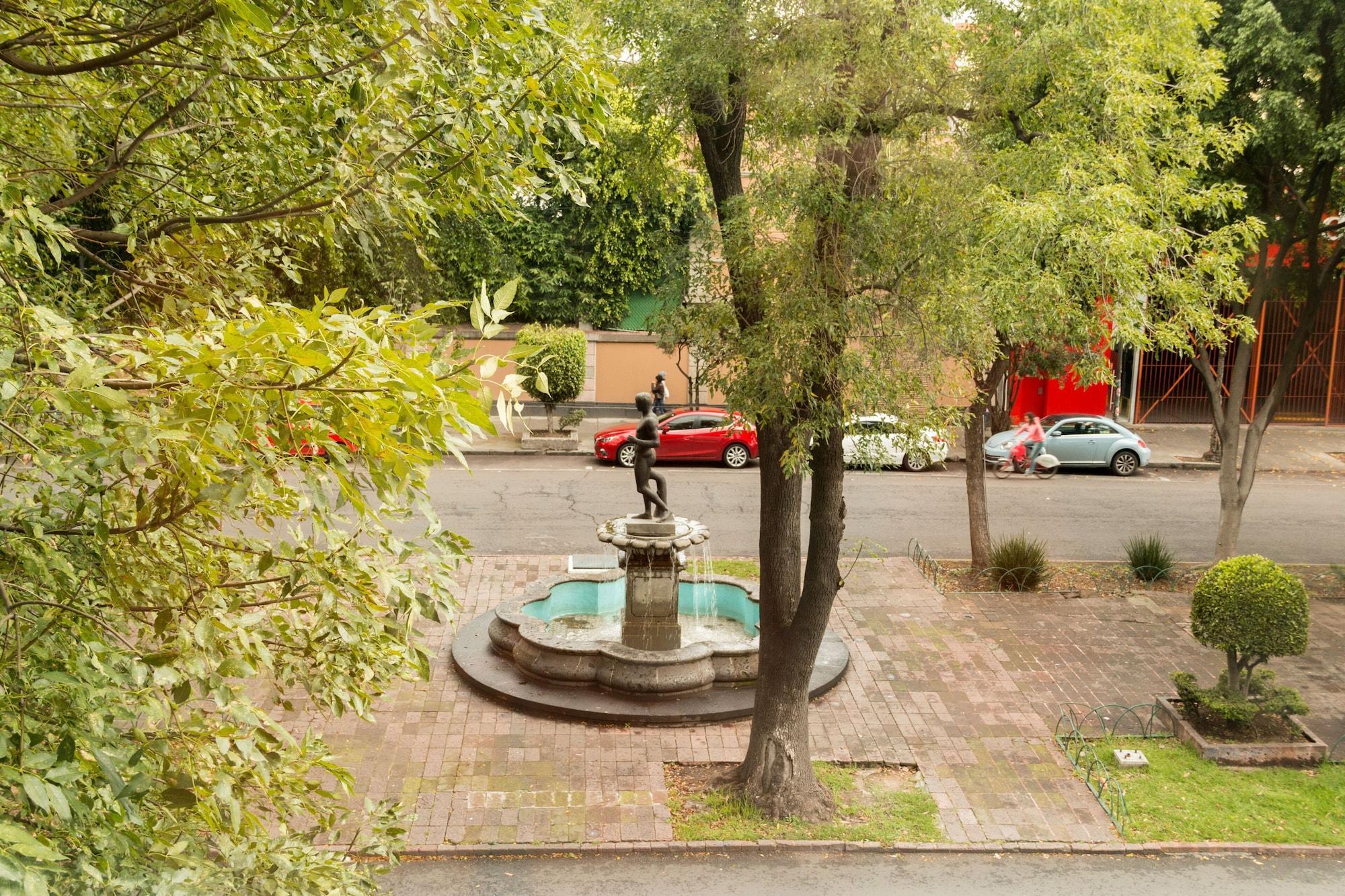Vista Exterior Hotel Milan CDMX