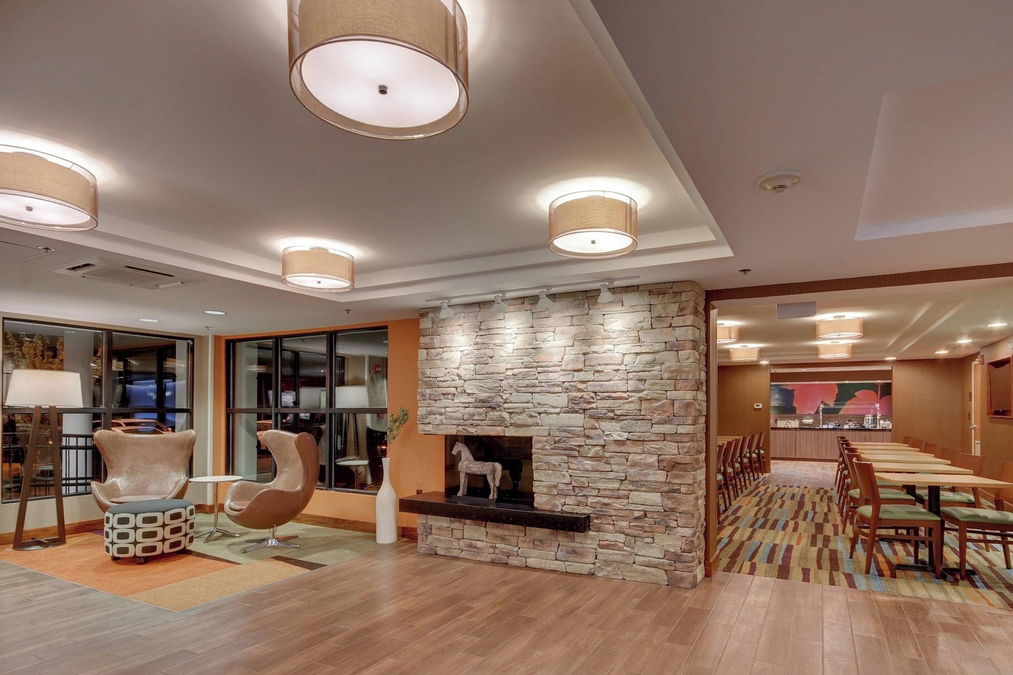 Vista Lobby Fairfield Inn By Marriott Amesbury
