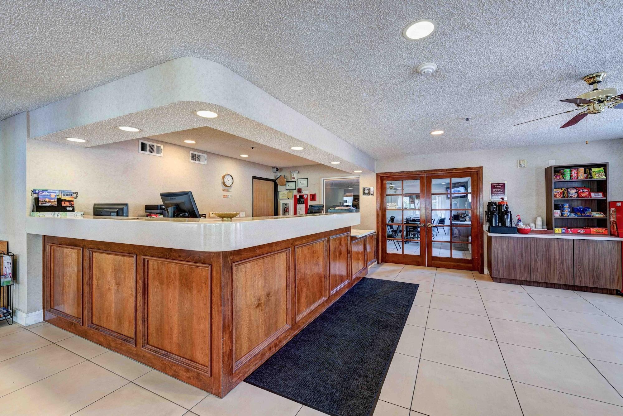 Vista Lobby SureStay Plus Hotel by Best Western Redding