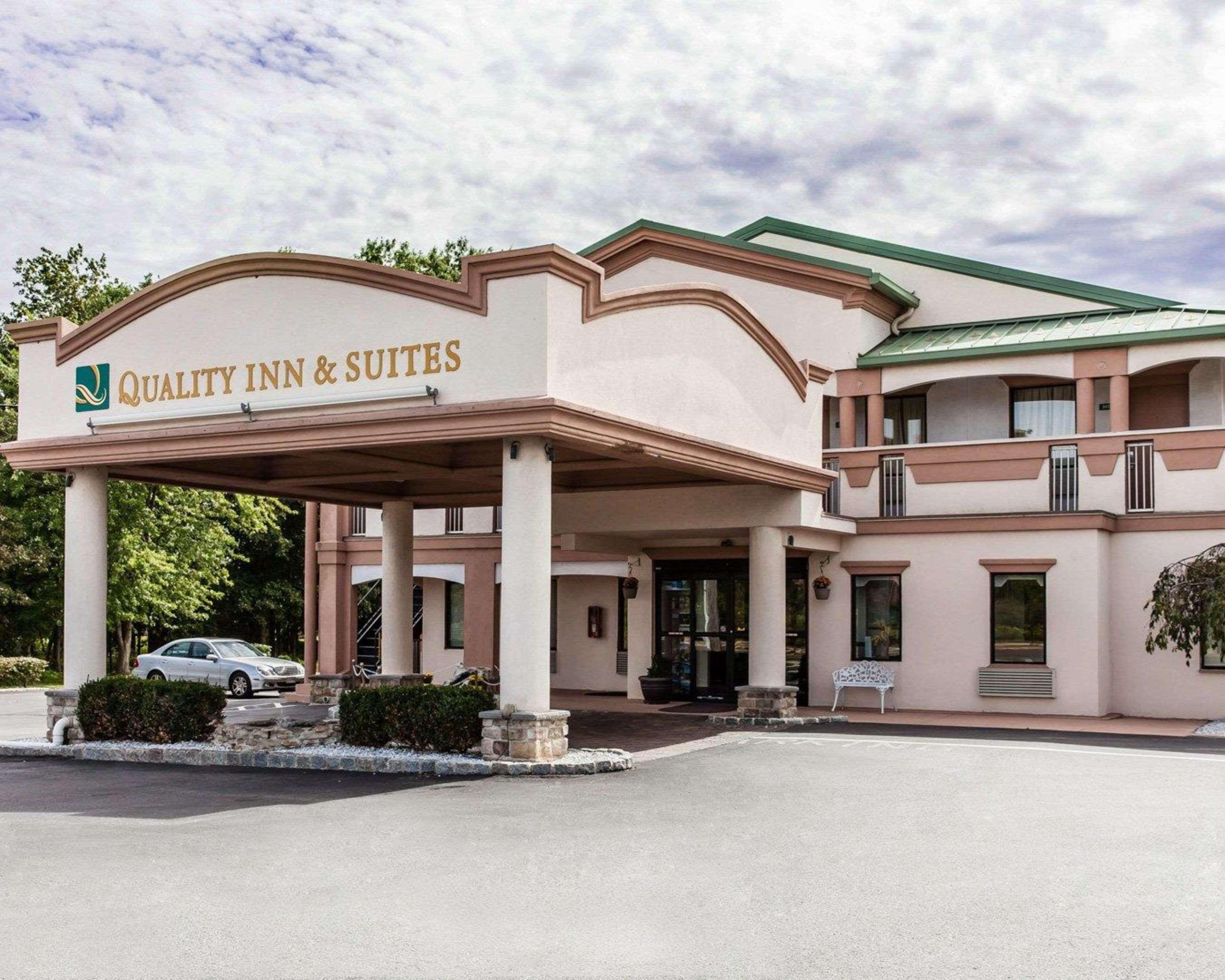 Vista Exterior Quality Inn & Suites Quakertown - Allentown