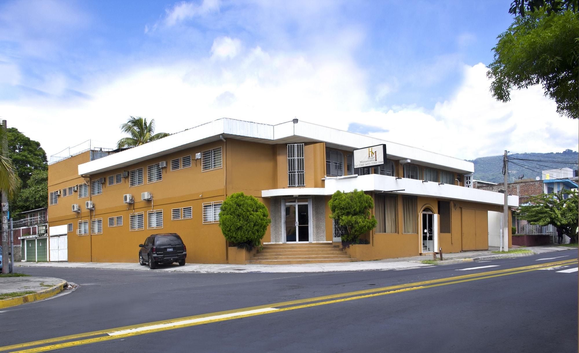 Vista Exterior Hotel Manantiales El Salvador