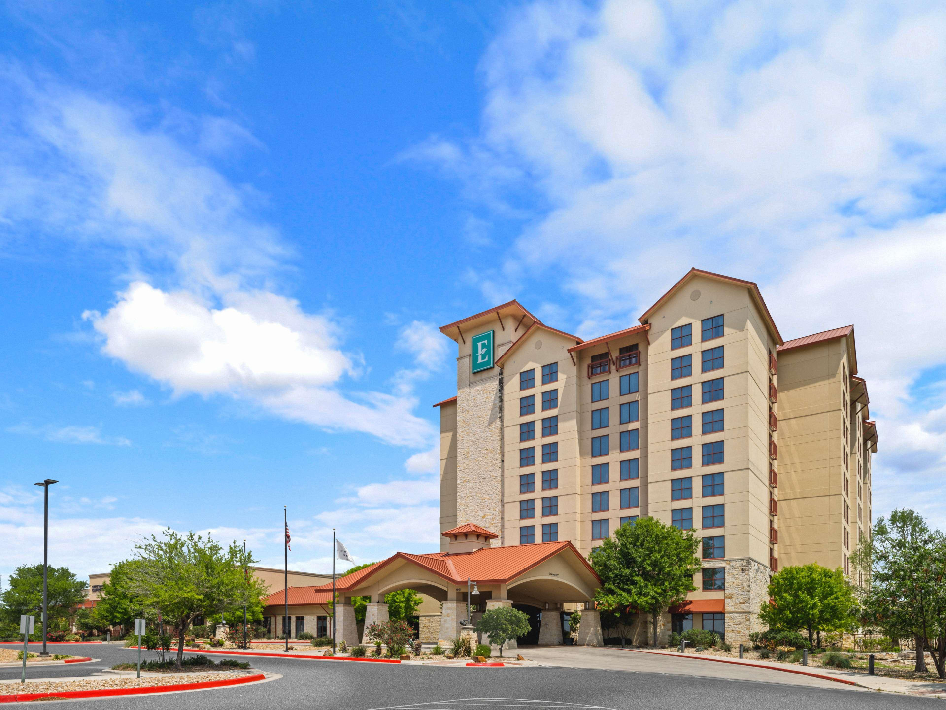 Vista Exterior Embassy Suites by Hilton San Marcos Hotel Conference Center