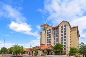 Alojamiento - Embassy Suites by Hilton San Marcos Hotel Conference Center