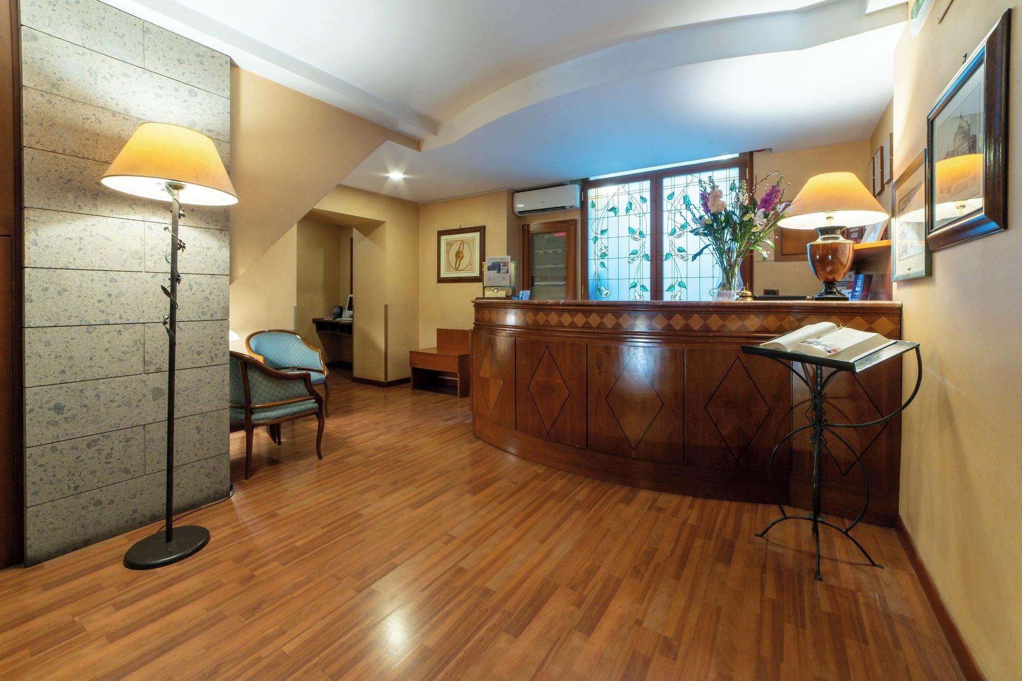 Vista Lobby Massimo Plaza Hotel