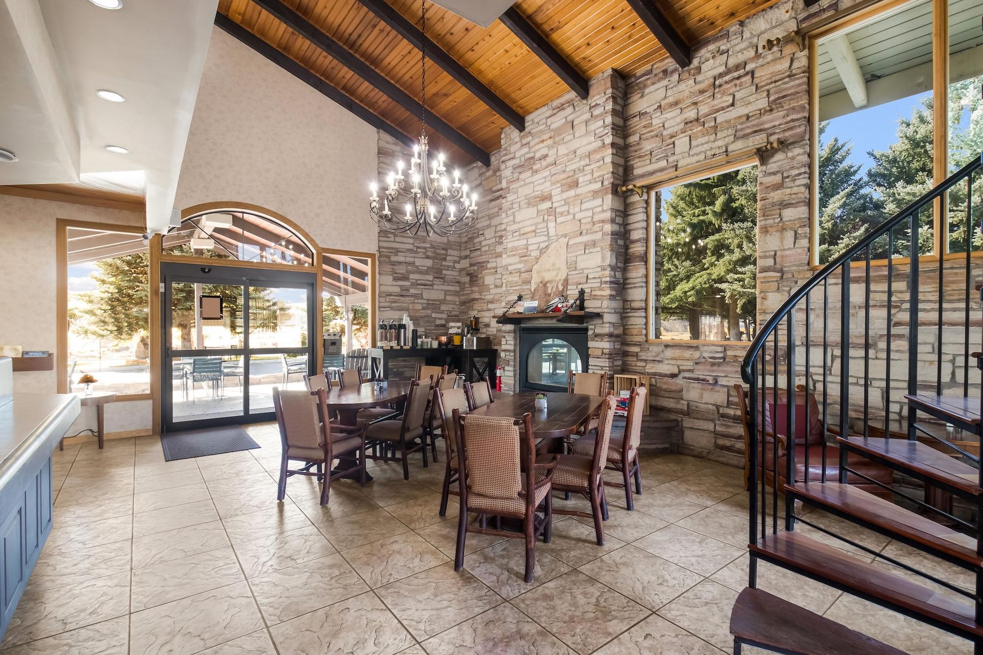 Vista Lobby The Inn at Tomichi Village