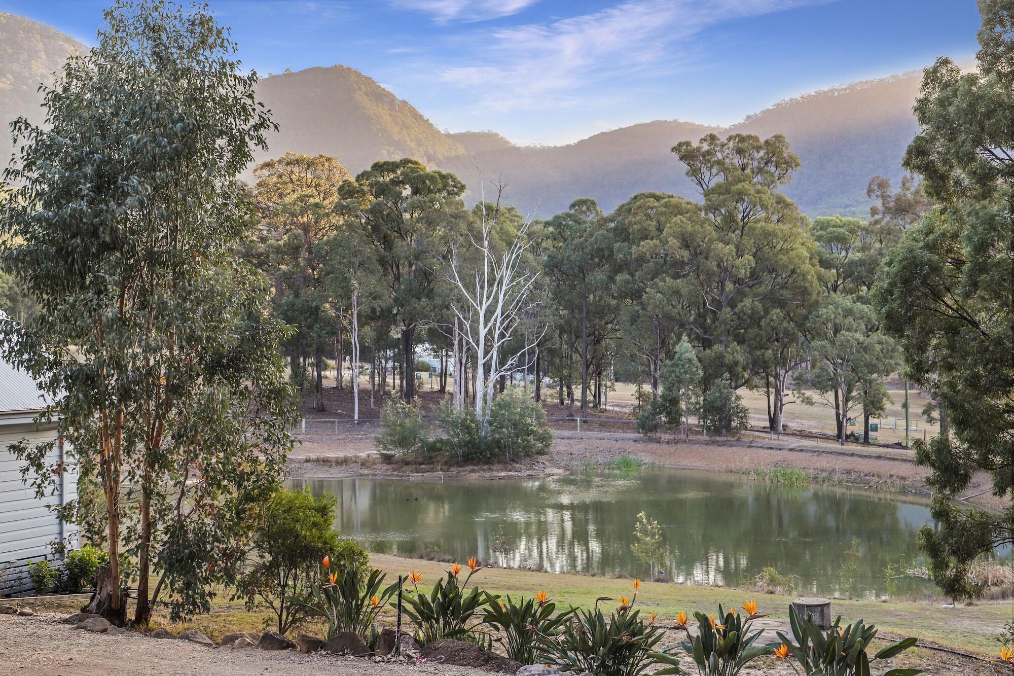 Varios Brokenback Views Country Estate