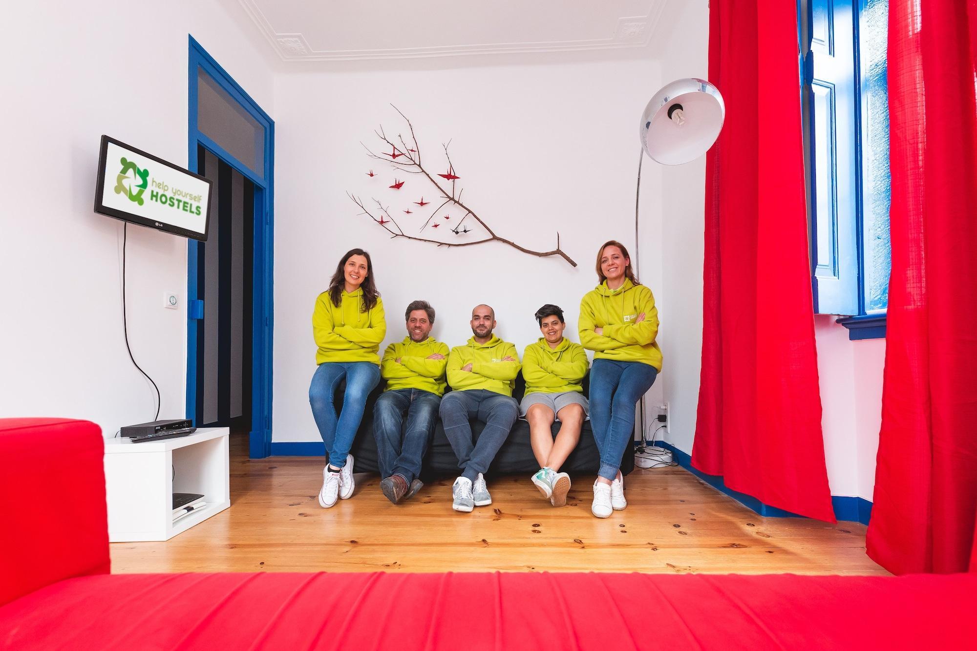 Vista Lobby Help Yourself Hostels Parede