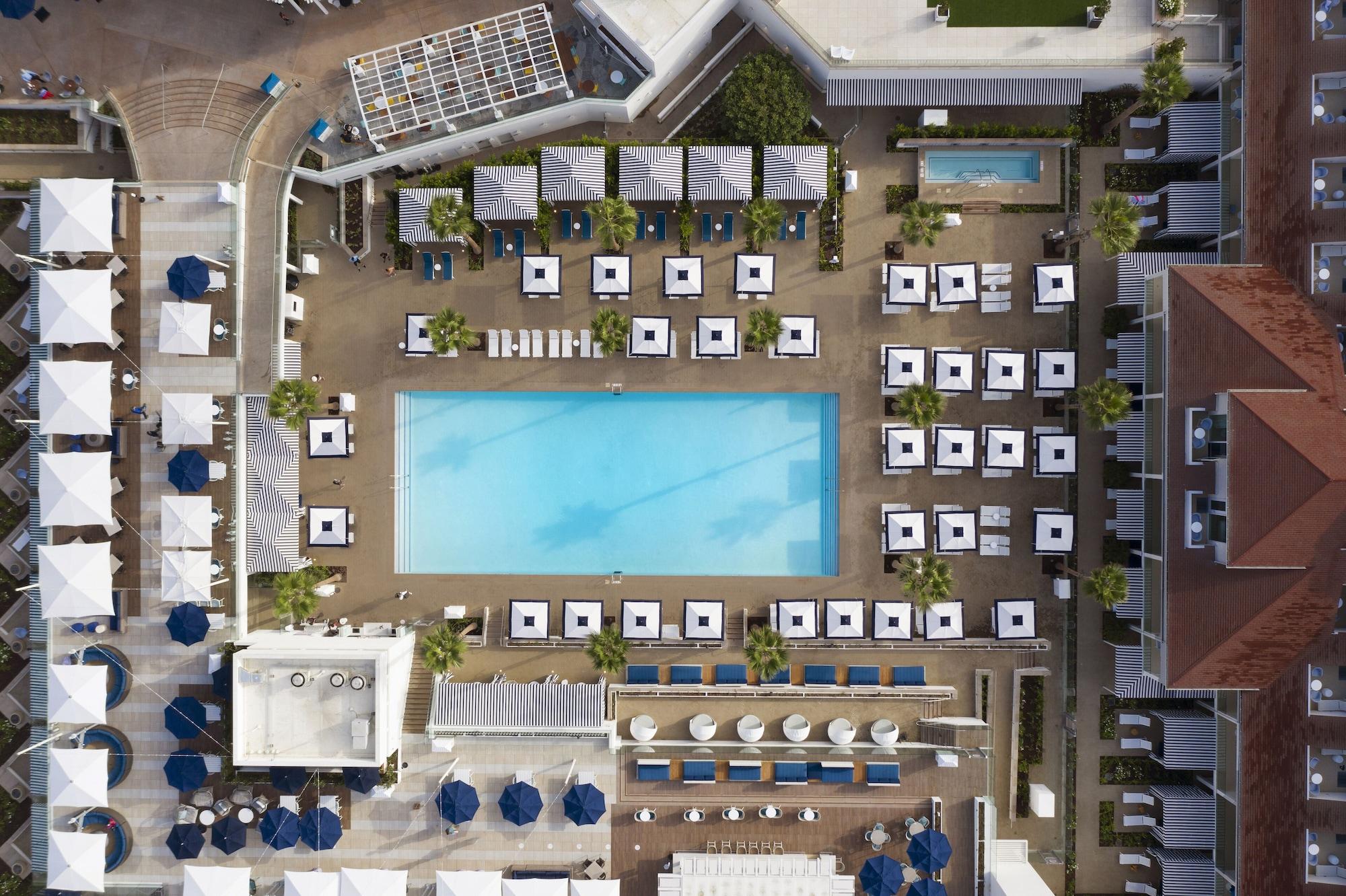 Vista Piscina Hotel del Coronado, Curio Collection by Hilton