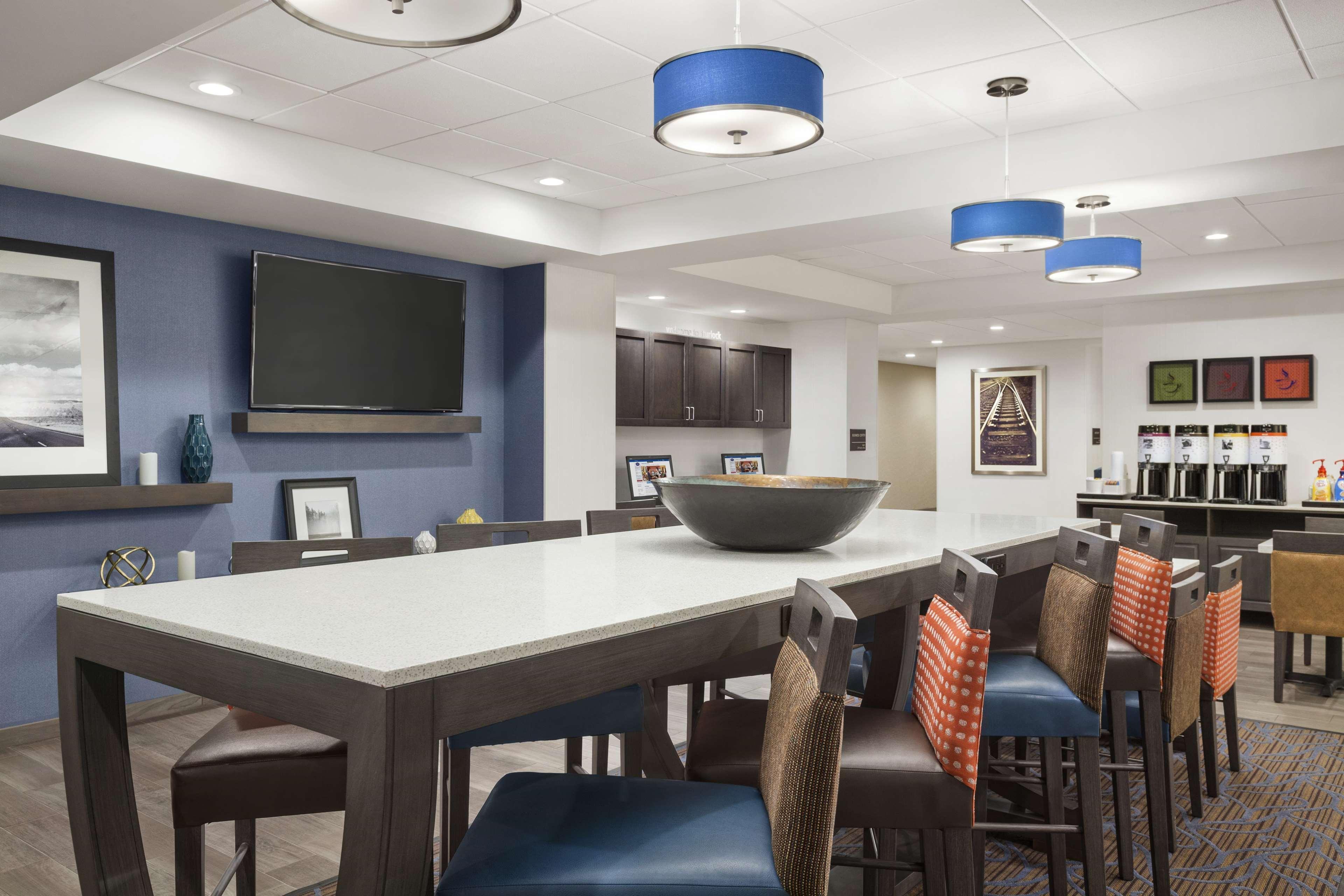 Vista Lobby Hampton Inn Turlock