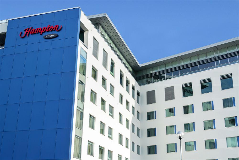 Vista Exterior Hampton by Hilton London Luton Airport