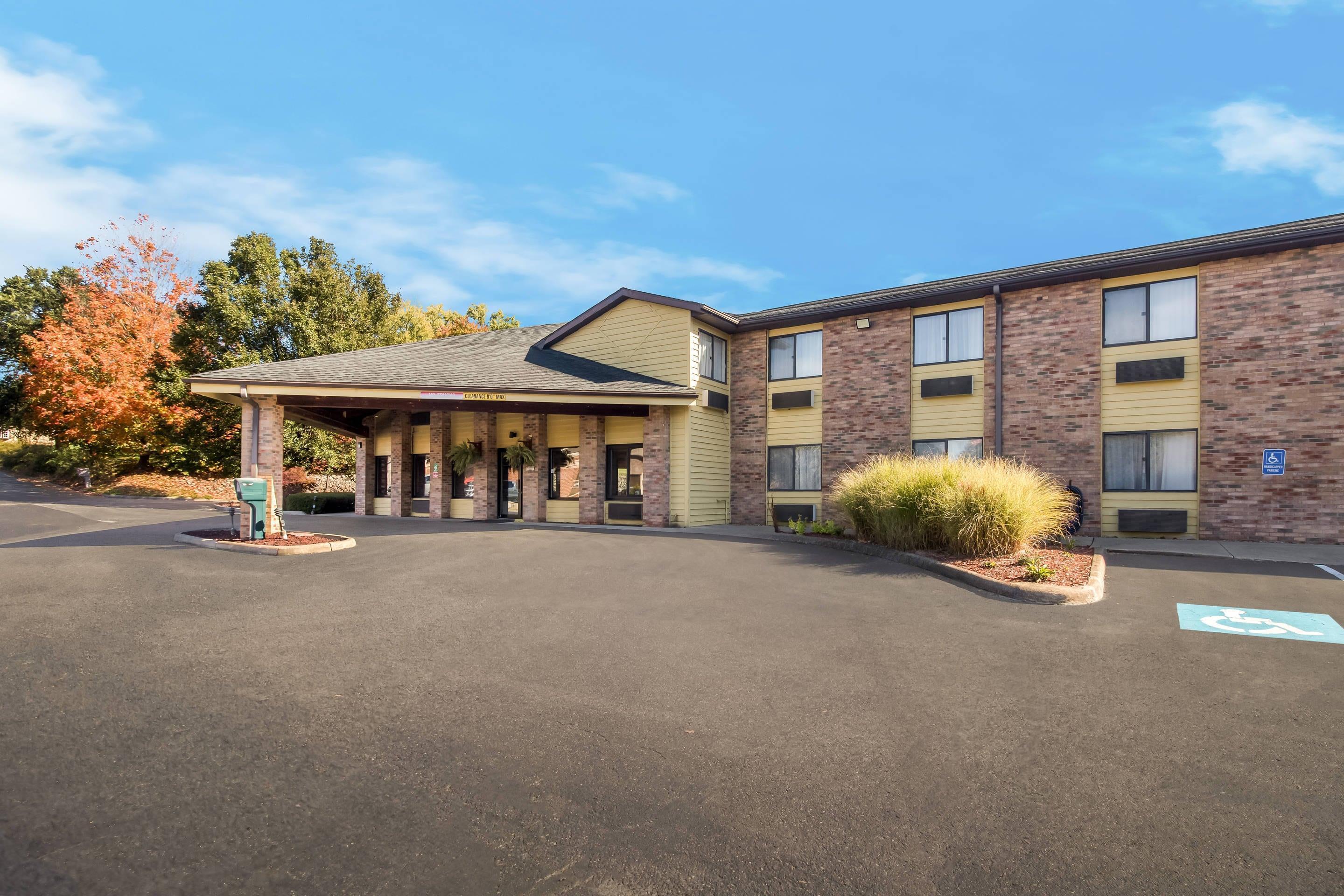 Vista Exterior Quality Inn East Liverpool