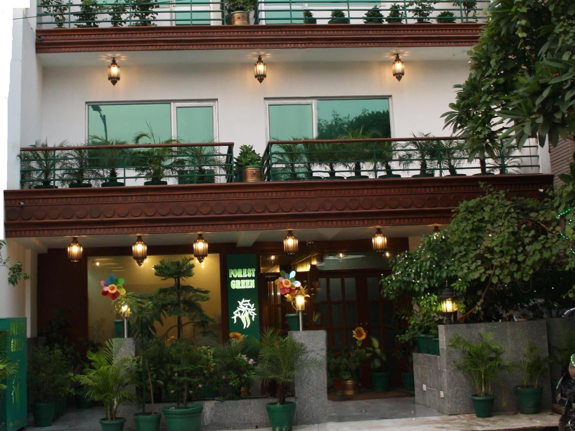 Varios Hotel Forest Green