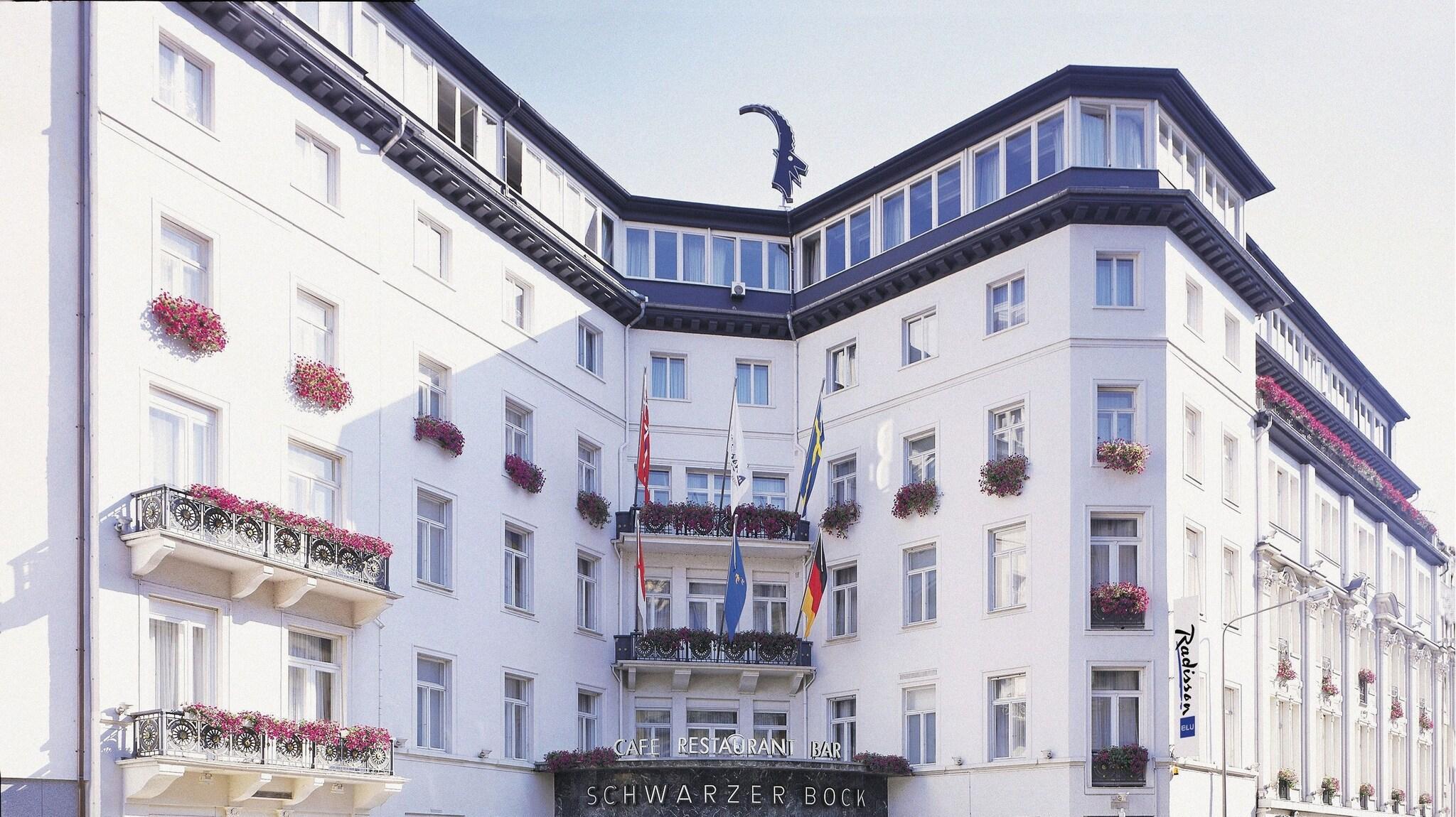 Vista Exterior Radisson Blu Schwarzer Bock Hotel
