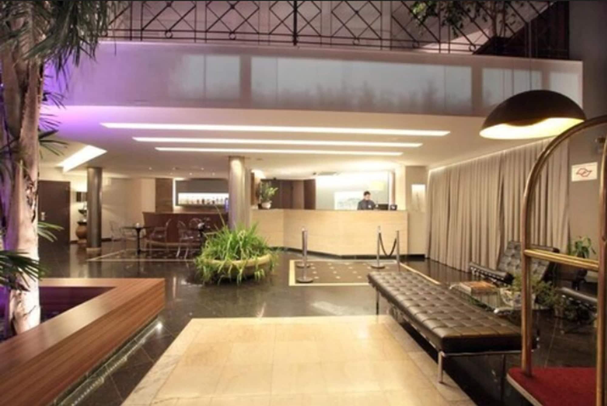 Vista Lobby Oasis Plaza