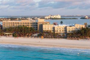 Flamingo Cancún Resort