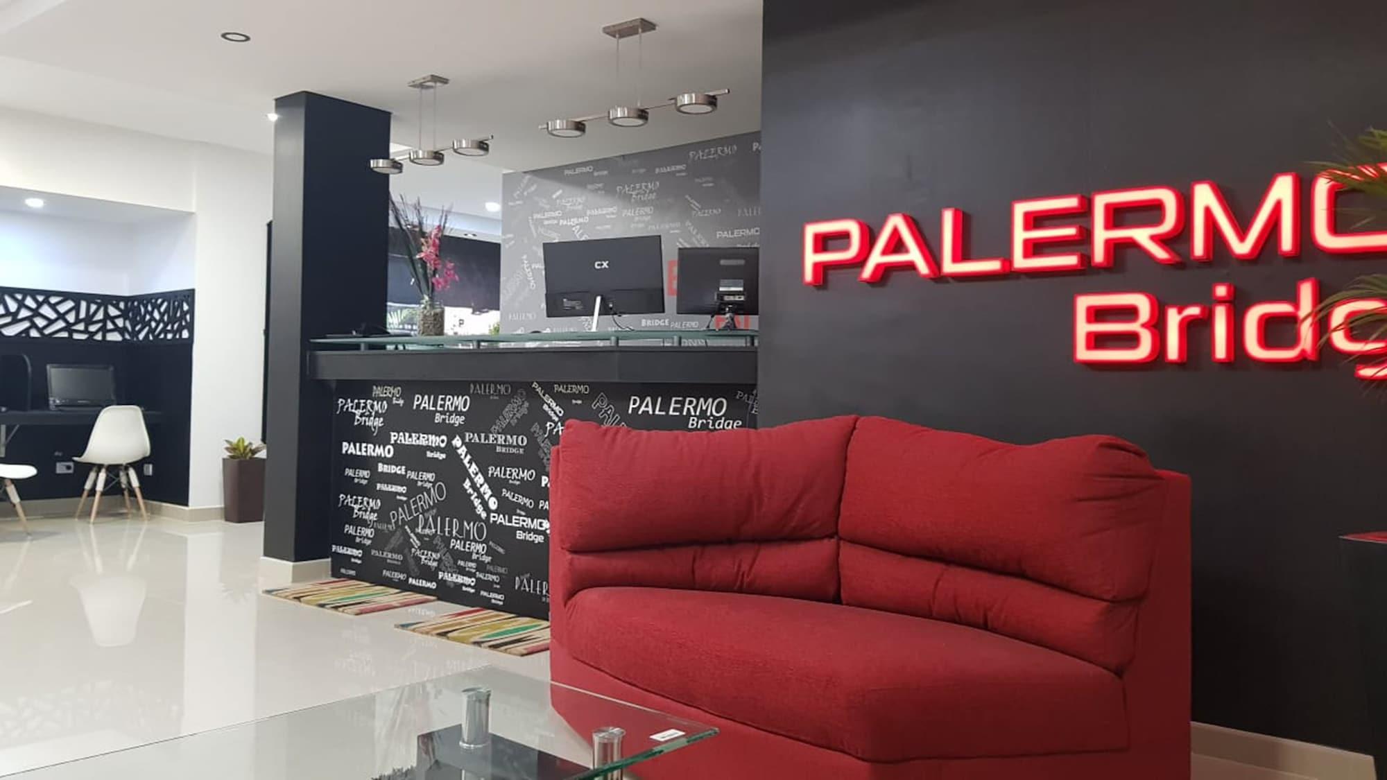 Vista Lobby Palermo Bridge