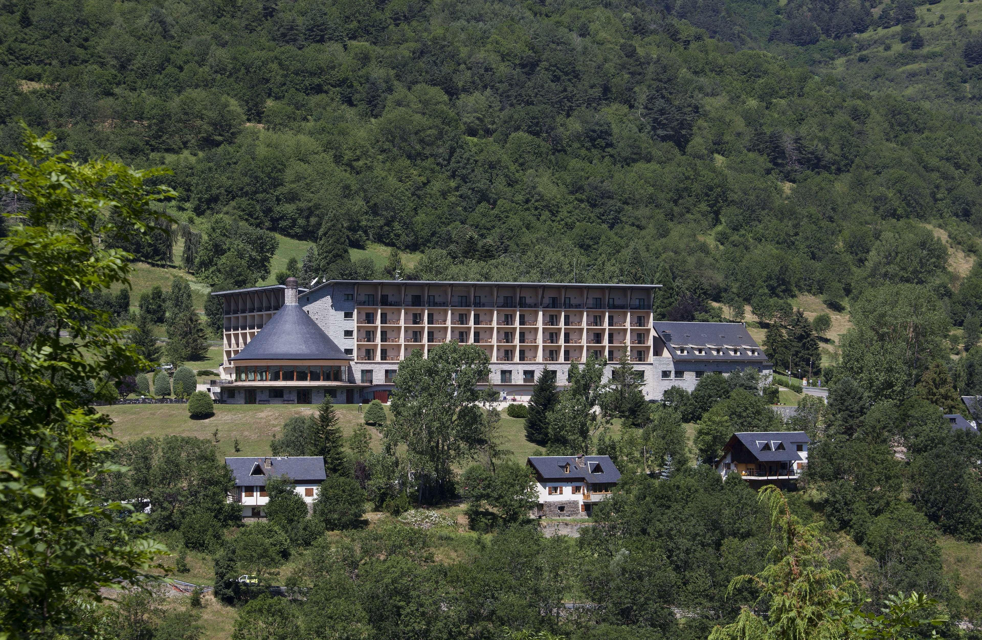 Vista Exterior Parador De Vielha