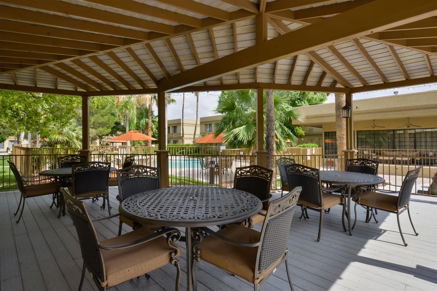 Vista Exterior BEST WESTERN PLUS TUCSON INT'L AIRPORT HOTEL & SUITES