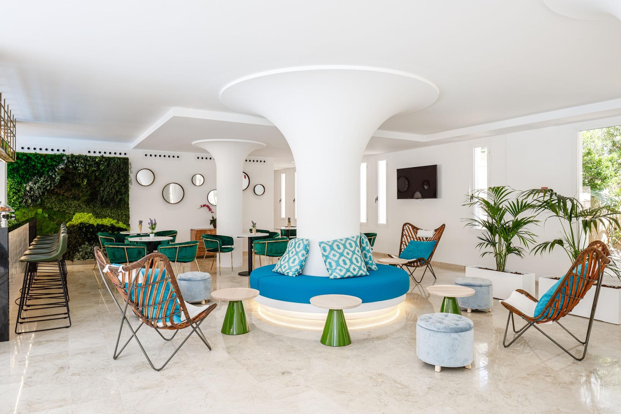Bar/Salón Hotel Tora