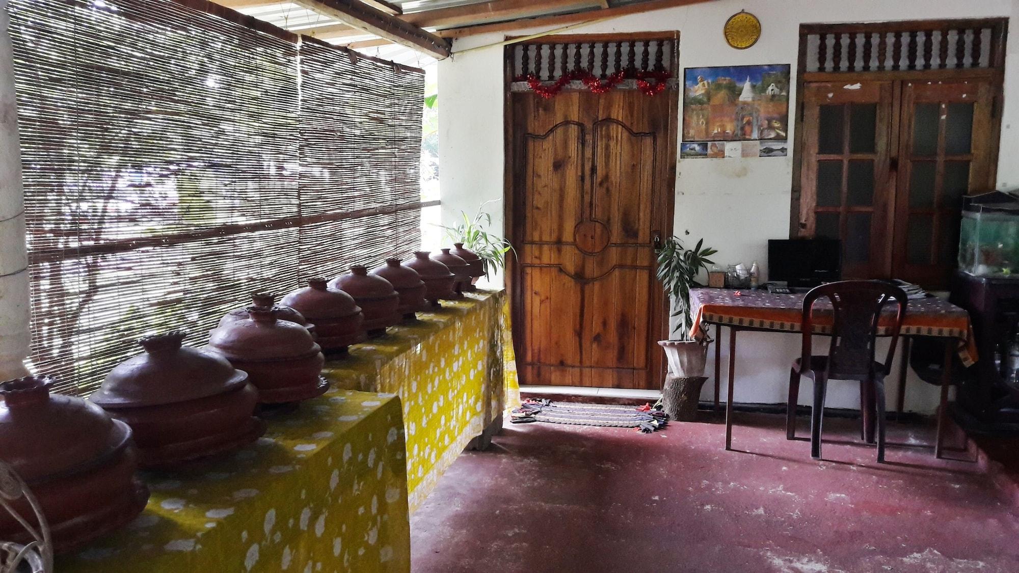 Restaurant Anura Homestay