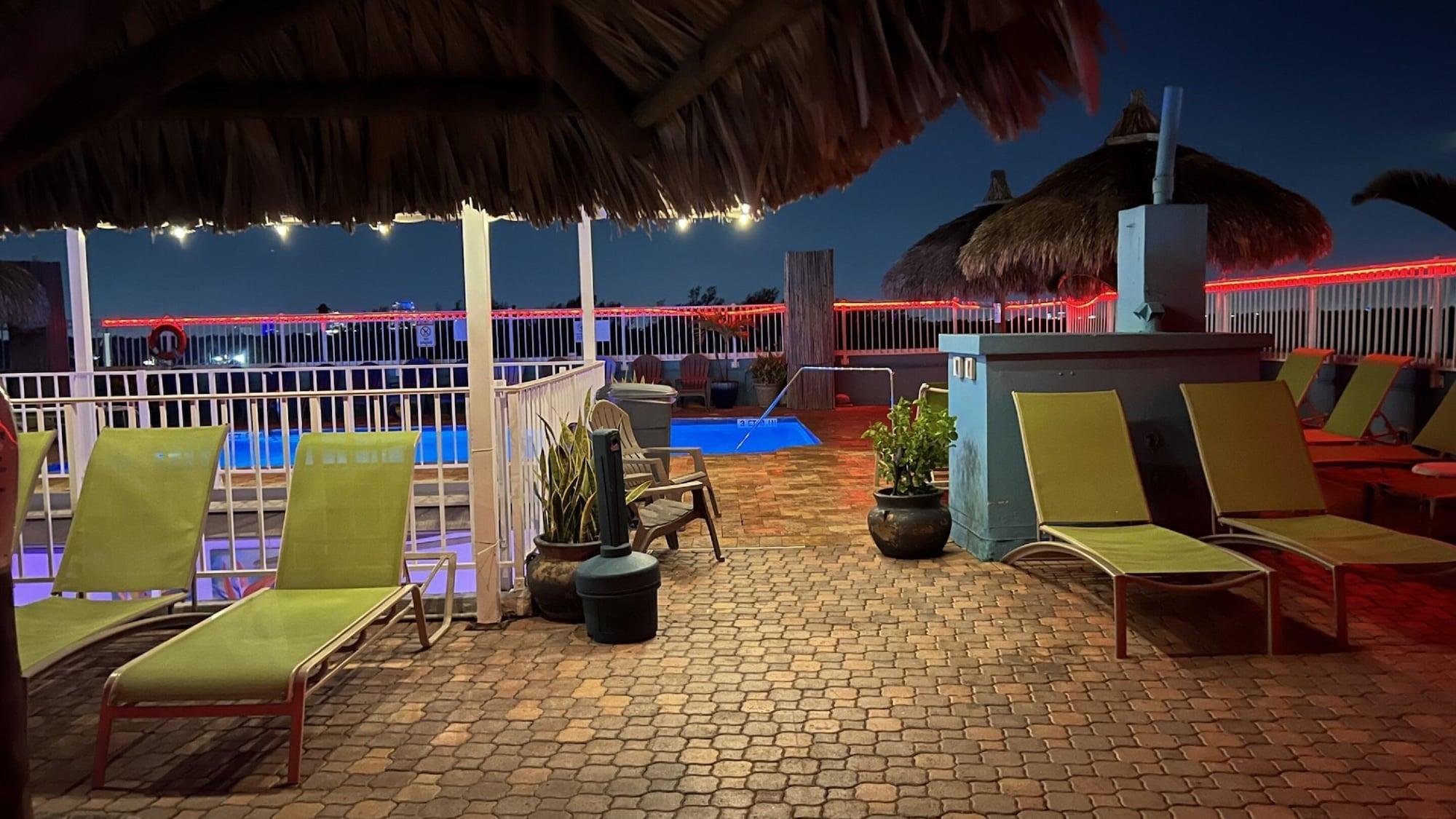 Vista Piscina Rooftop Resort - Clothing Optional - Adult Only