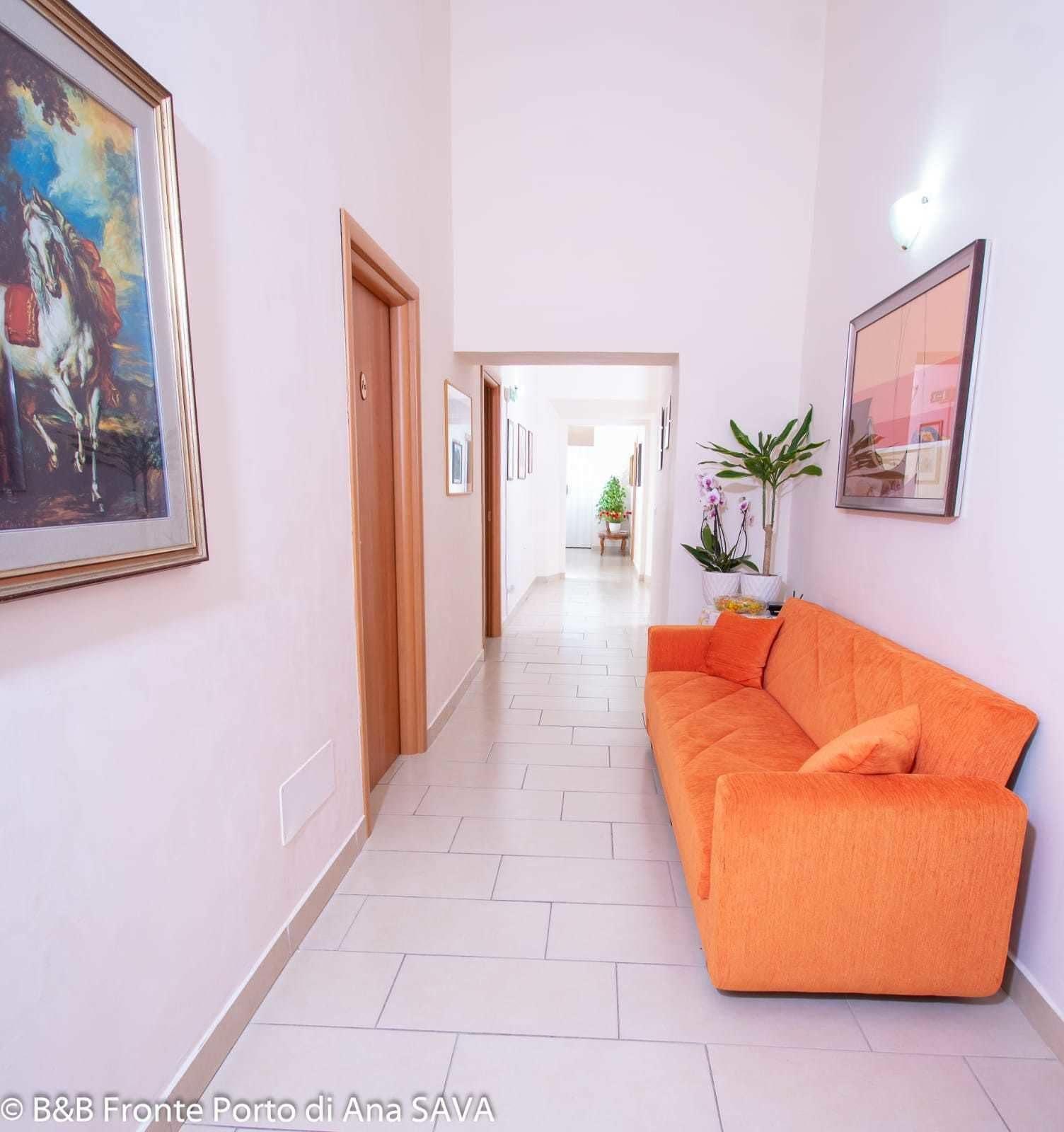 Vista Lobby Port View Guest House
