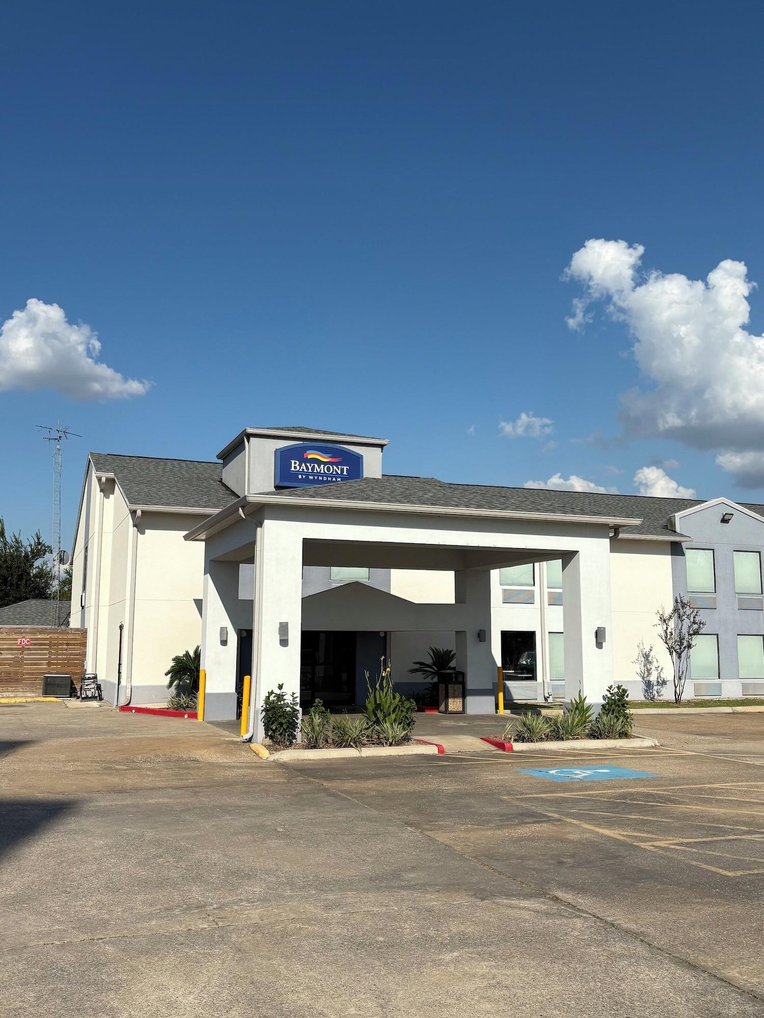Varios Baymont by Wyndham Iowa Lake Charles