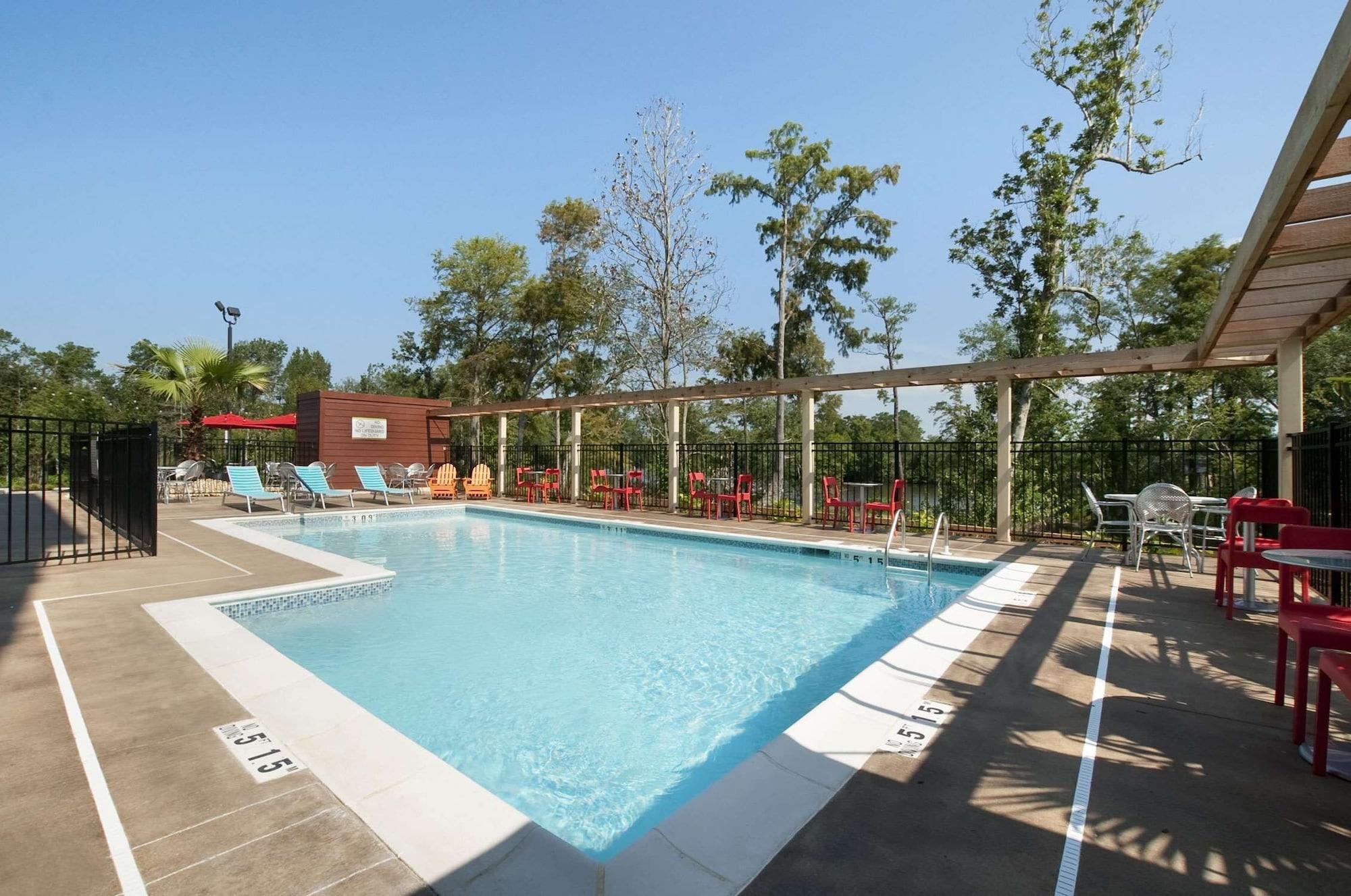 Vista Piscina Home2 Suites by Hilton Biloxi North/D'Iberville