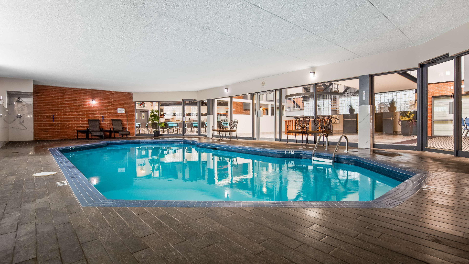Vista Piscina Best Western Laval-Montreal