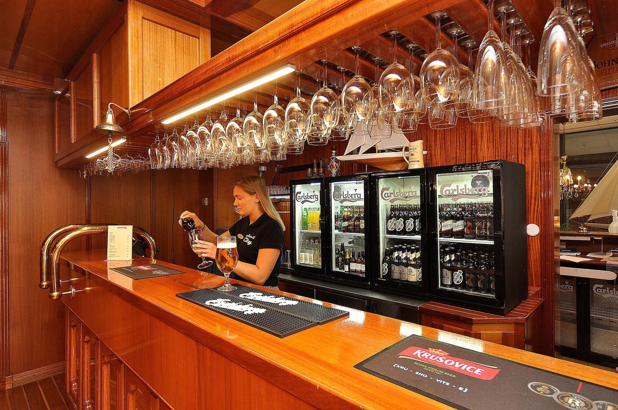 Bar/Salón Hotell City