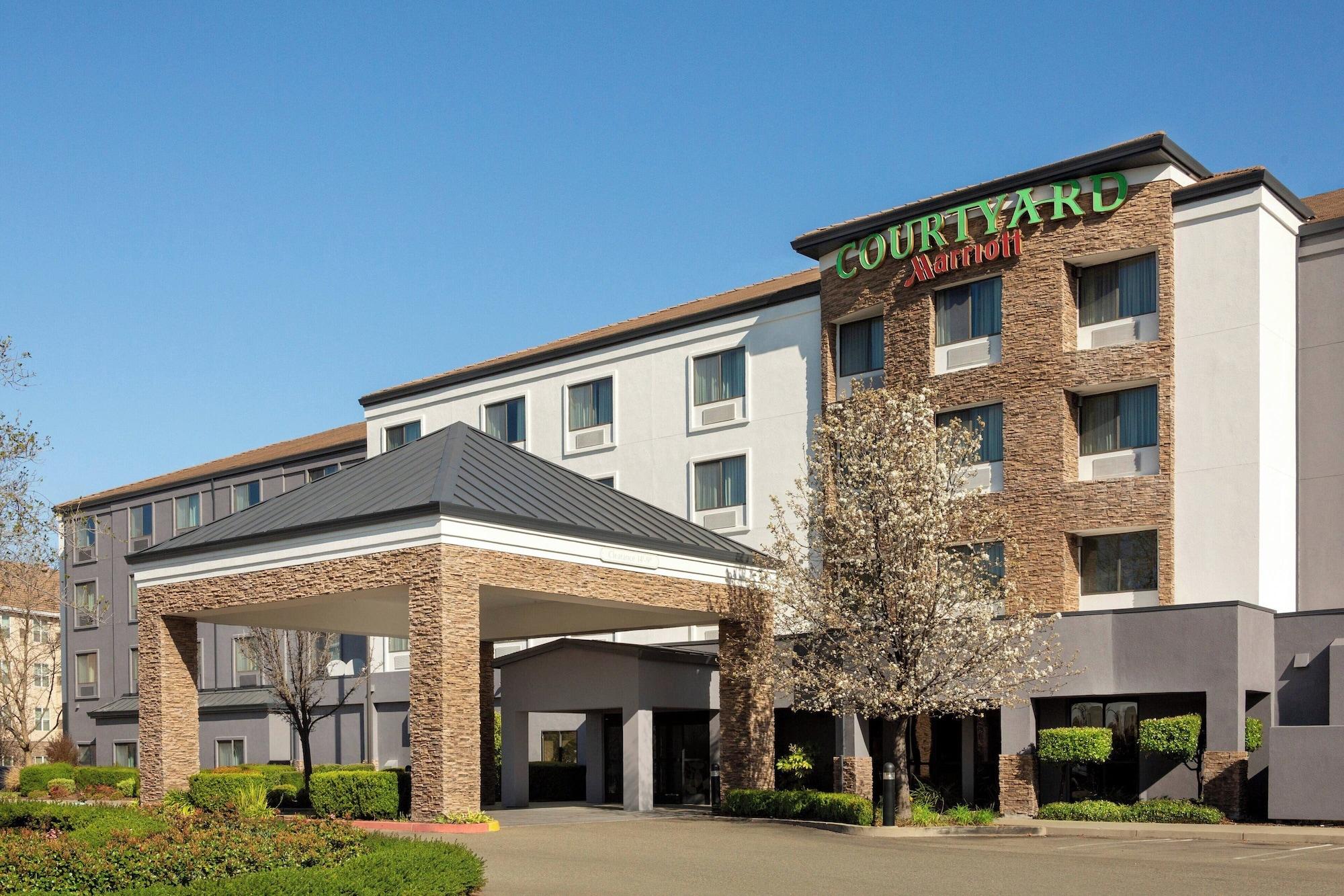 Vista Exterior Courtyard Roseville Galleria Mall/Creekside Ridge Drive