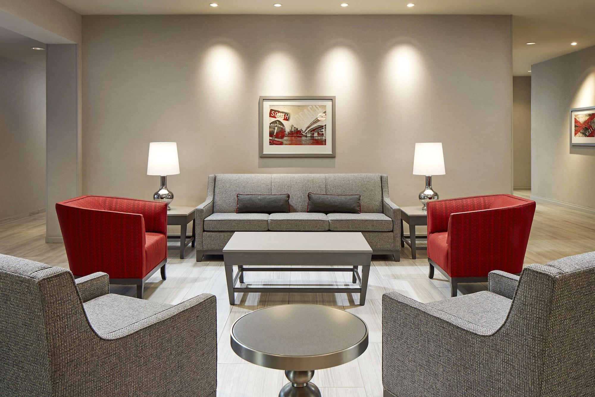 Vista Lobby Hampton Inn Long Beach Airport