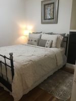 Alquiler Vacacional - Marina apt w/ private garden, 1 block from Bay